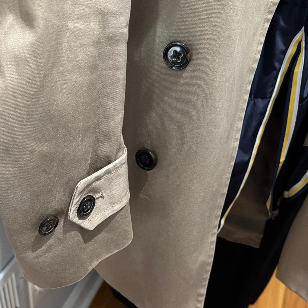 Banana Republic Men’s Tan Double-Breasted Trench Coat - Picture 7 of 11